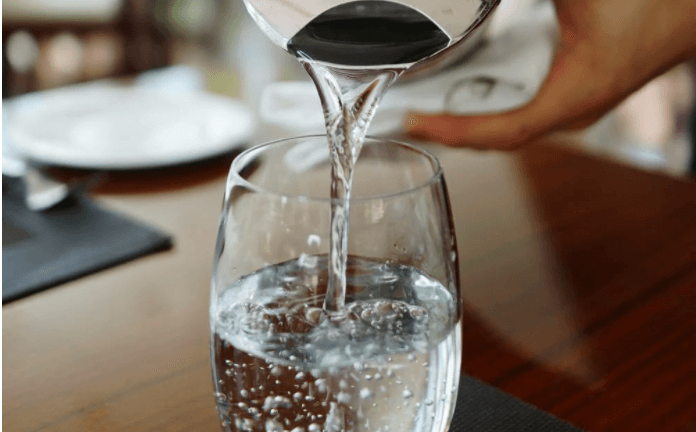 6 Ways to Drink the Cleanest Water Possible