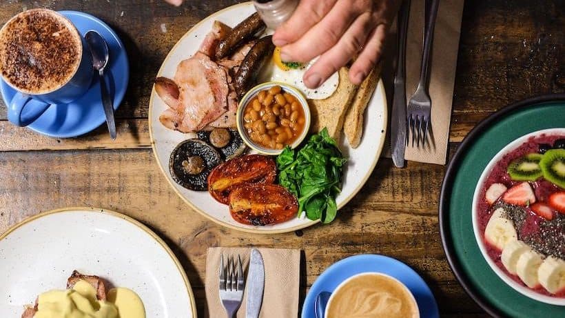 8 Ways to Eat Smarter When Eating Out