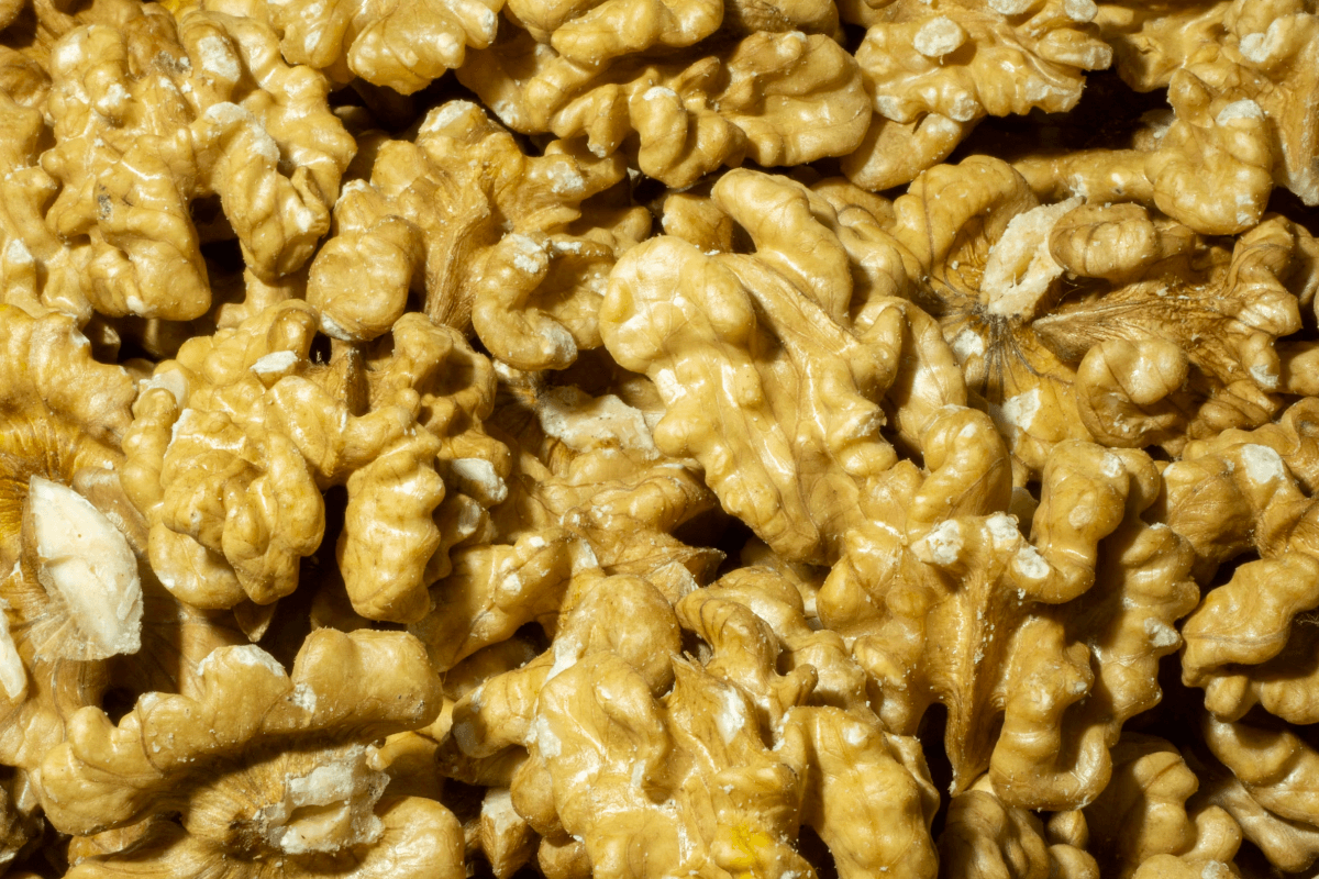 Health Coach Tip - The Benefits Of Walnuts